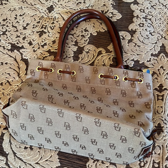DOONEY & BOURKE Signature Tote - Picture 2 of 9